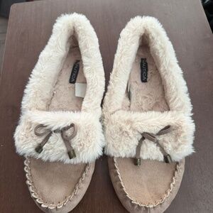 Nautica Beige Clearwater Fold Faux Fur Moccasin Slippers – Size 8 – Brand New